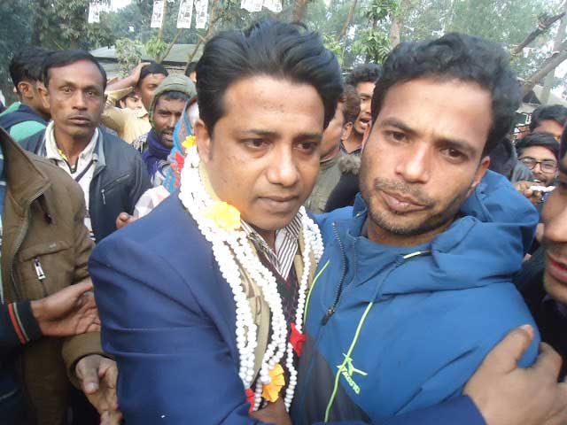 বকশীগঞ্জে ভাইস চেয়ারম্যান সায়েম ও ছাত্রলীগ নেতাকে পথ সংবর্ধনা প্রদান Bakshiganj vice chairman Sayem and Chhatra League leaders receive the reception