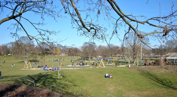 Spielwiese im Luisenpark in Mannheim Ausflugsziel für Gartenfreunde: Luisenpark