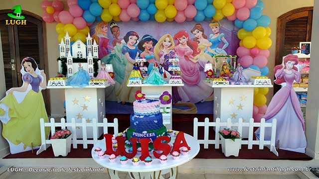 Decoração de aniversário Princesas Disney - Mesa provençal simples
