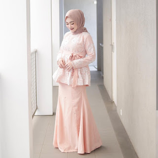 7 Model Atasan Brokat Modern Terbaru 2019 paling hits 7-Model-Atasan-Brokat-Modern-Terbaru-2019-paling-hits