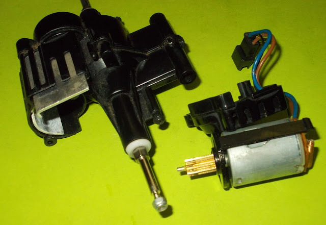Nikko Evolution 1/14: motor and transmission disassembled