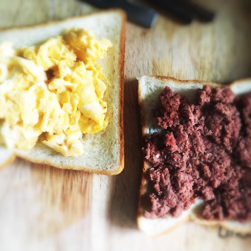 Corned Beef Egg Sandwich 蛋牛治 Chinese Recipes at