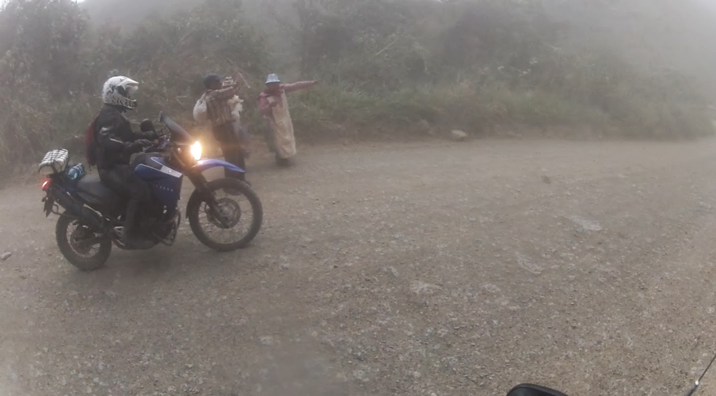 Muita ventania e dificuldade para encontrar a estrada nova para La Paz. Muita ventania e dificuldade para encontrar a estrada nova para La Paz.