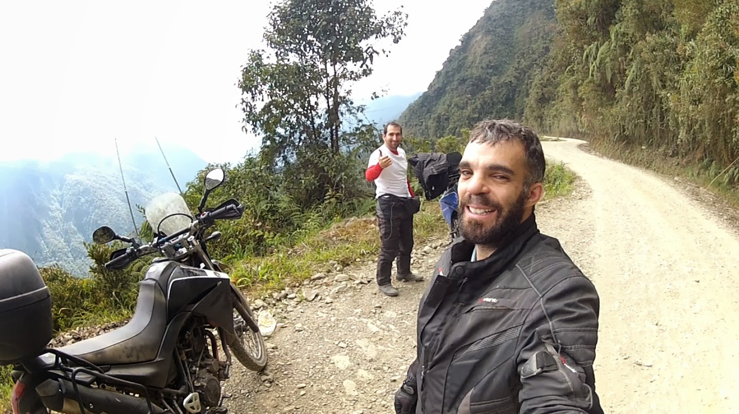 Pose para fotos. Camino a los Yungas. Pose para fotos. Camino a los Yungas.