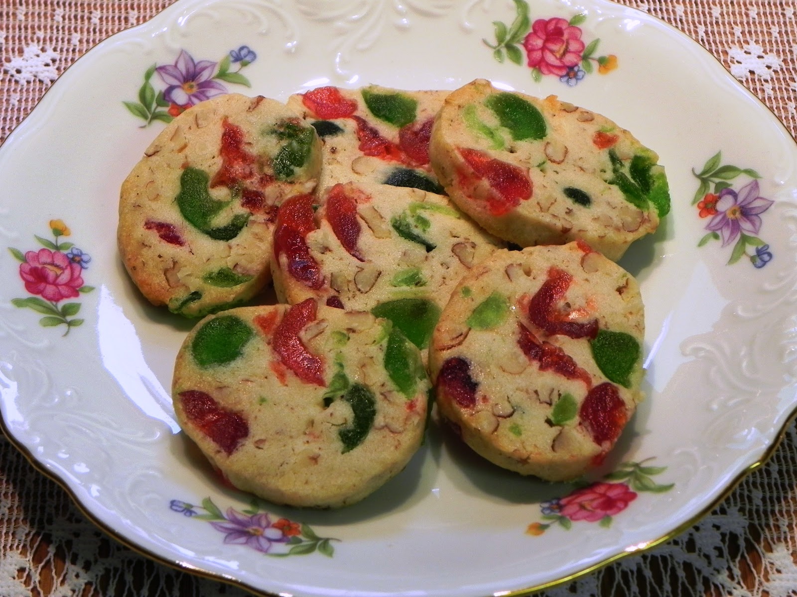 The Iowa Housewife Christmas Cherry Slices