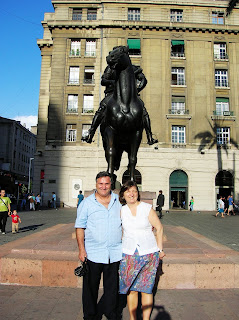 Estátua Francisco de Valdivia, Plaza de Armas, Santiago de Chile, Chile, vuelta al mundo, round the world, La vuelta al mundo de Asun y Ricardo