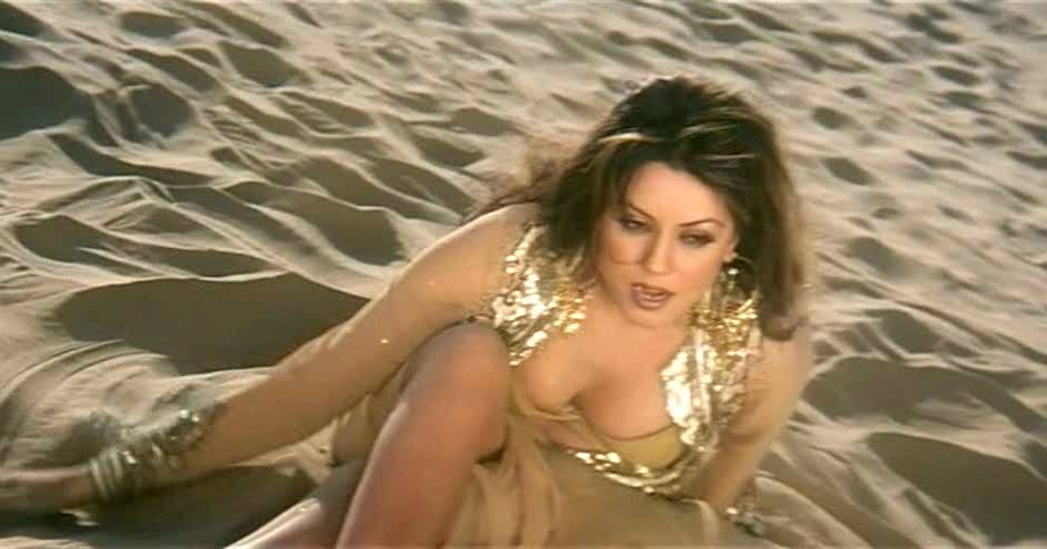 Teasing Bollywood Pics Mahima Chaudhry Hot And Tempting