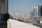Widok na autostradę z Dubai Marina. (dsc )