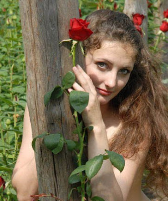 wanita cantik telanjang