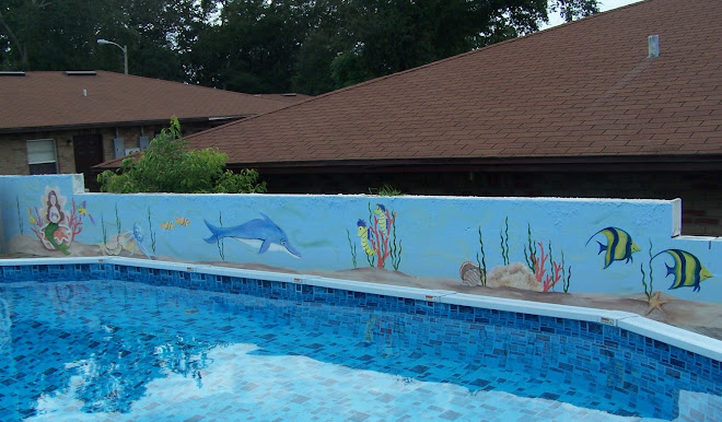 Wall mural behind pool...Florida