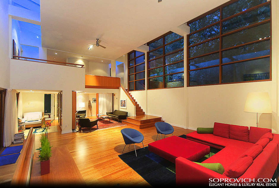 Celebrity Perez Hilton Forks Washington Cullen House