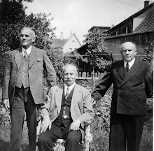 Theo links- Karl Mitte - Georg ( Einer der Zwillinge ) Schwester fehlt.