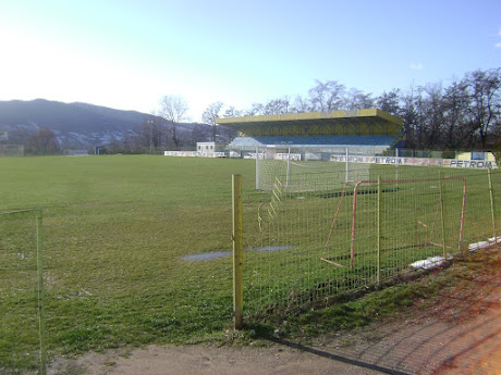 Stadion Petrolul Berca (2000 locuri)