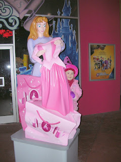 Top Ender with a Princess Aurora statue in Disney Land Paris 2007