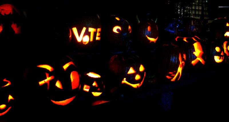 [pumpkin-carving-at-diane-buddys-2008.jpg]