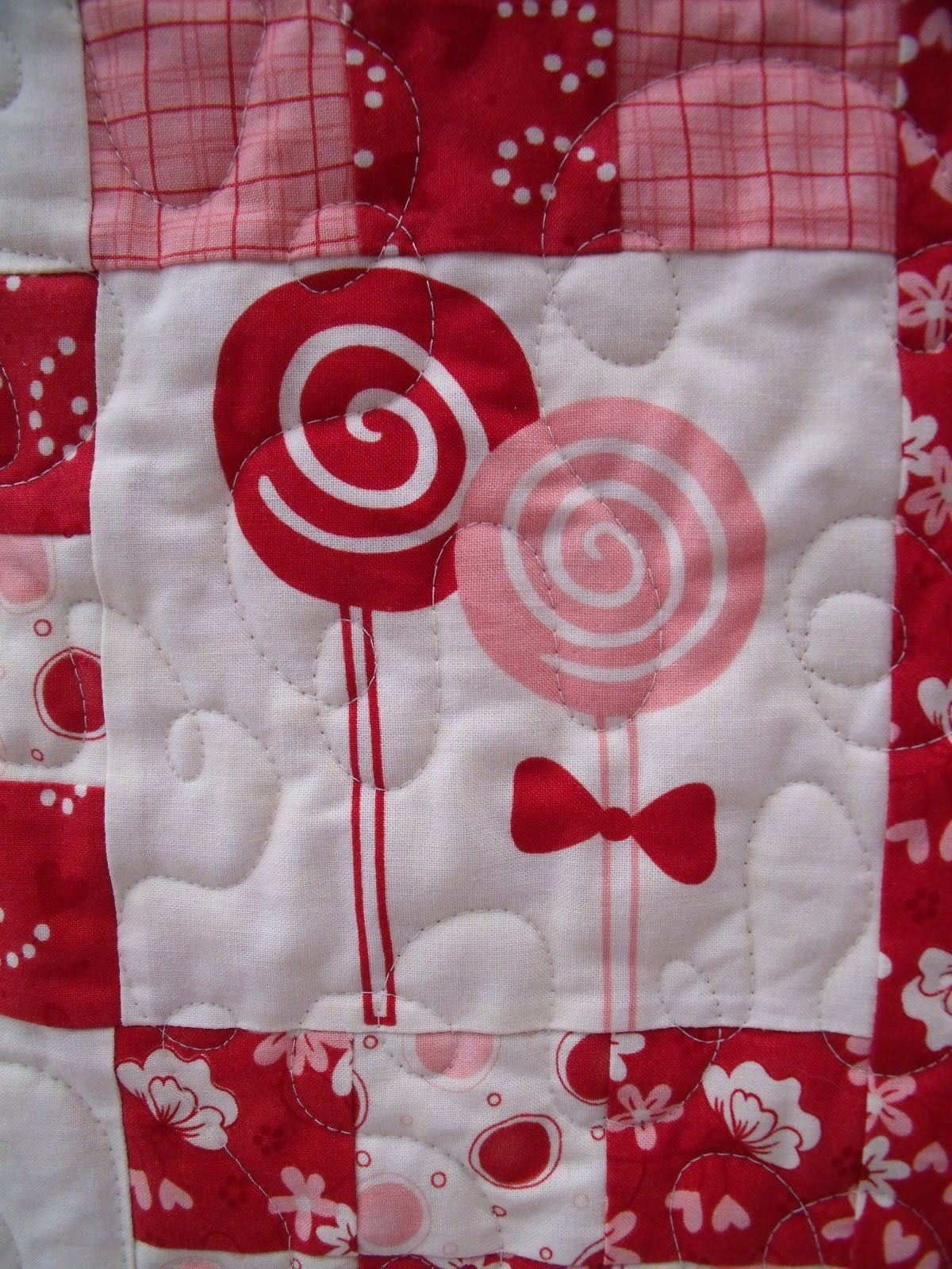 [valentines+day+2010+quilt+lollipop.JPG]