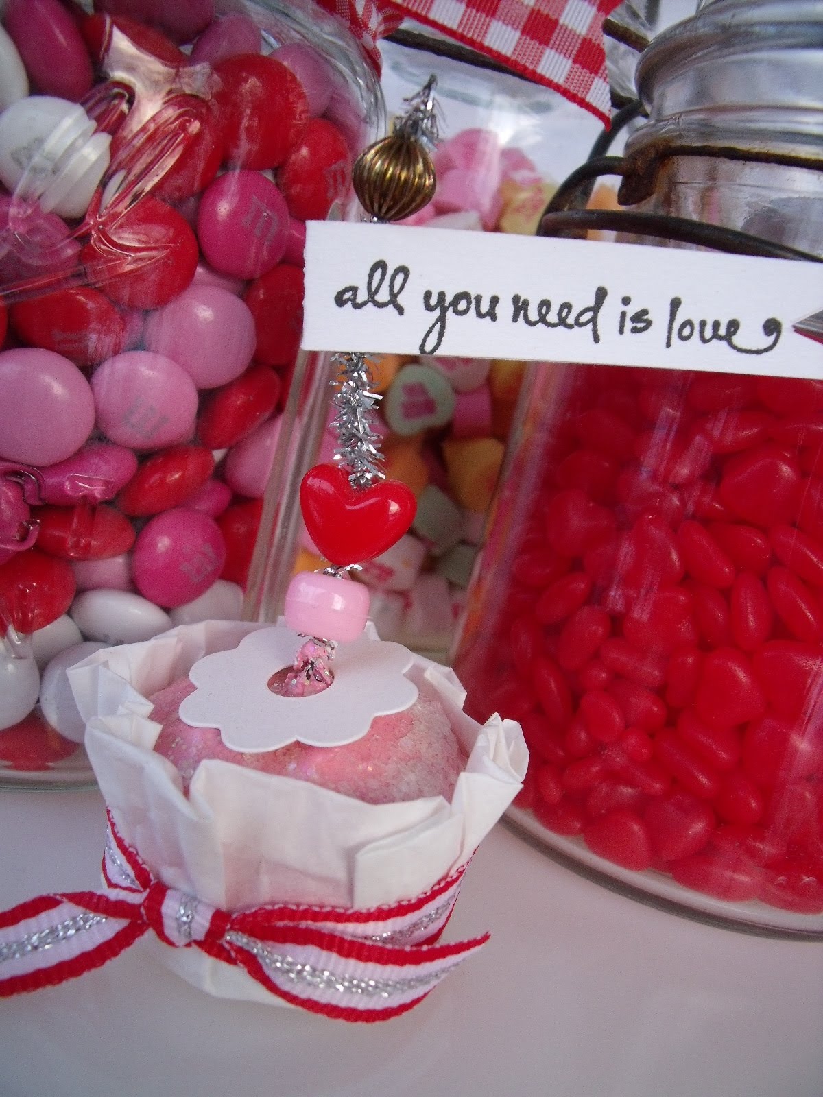 [valentines+day+2010+candy+candles+close+up.JPG]