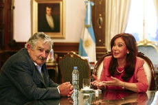 josé mujica asume hoy como presidente de Uruguay. aquí con Cristina en Bs.As.