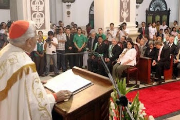 en ocasión de la visita de la Virgen de Cotoca a la Catedral el Cardenal primado de la Iglesia