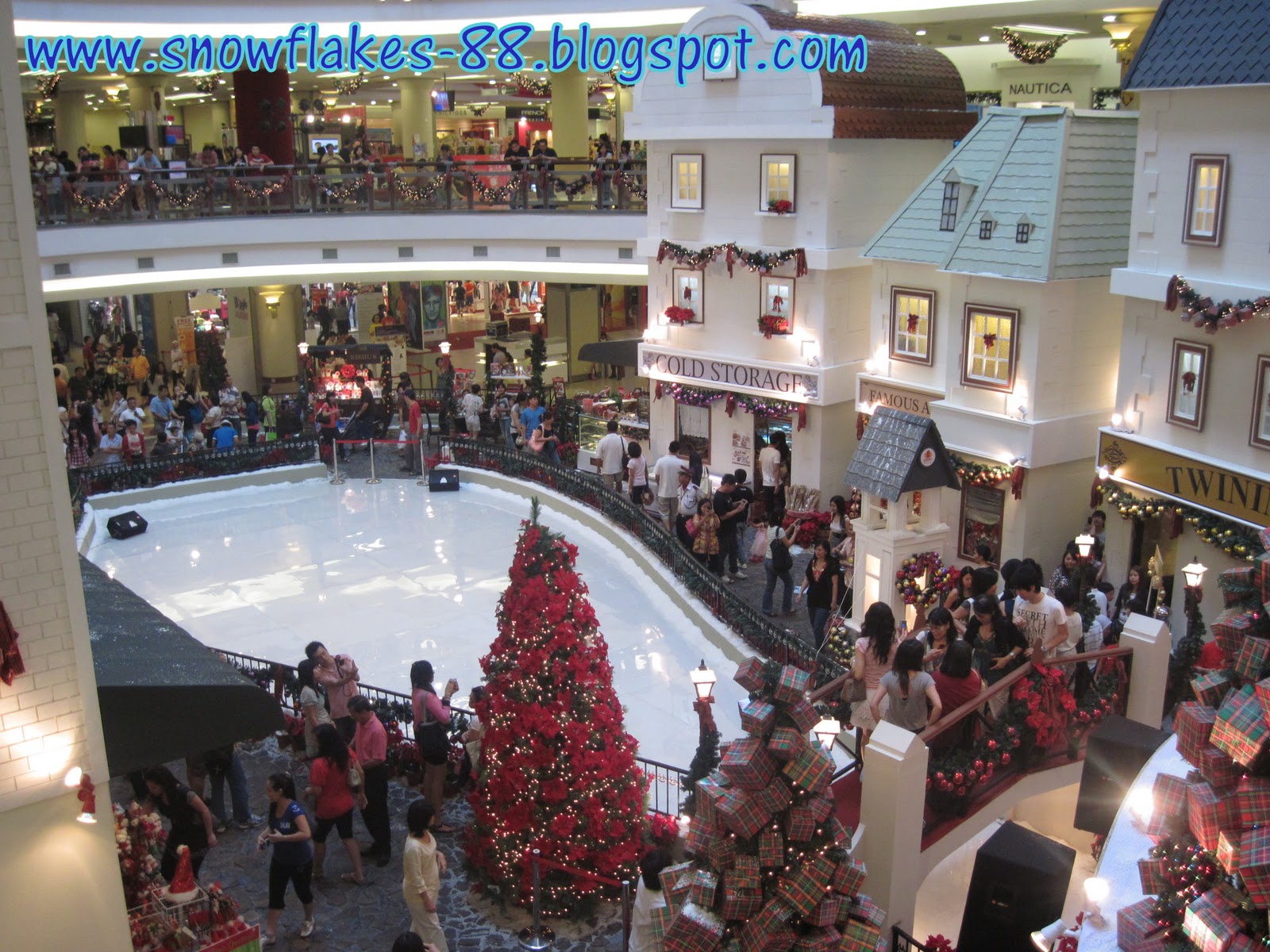  BEYOND... Christmas Deco 1 Utama