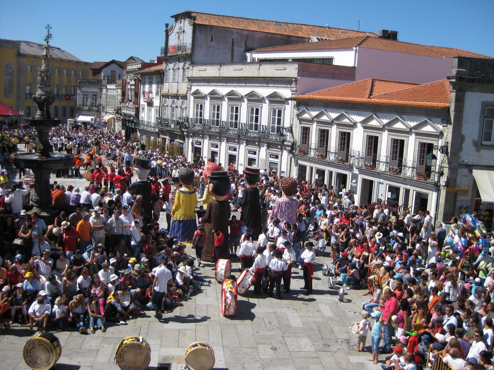 [cabezudos+plaza_2008-01.jpg]