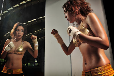 Famous Celebrity Bikini: Sexy Boxing