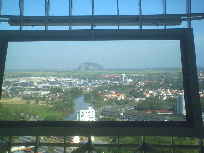 [33SUNP0102.JPG]