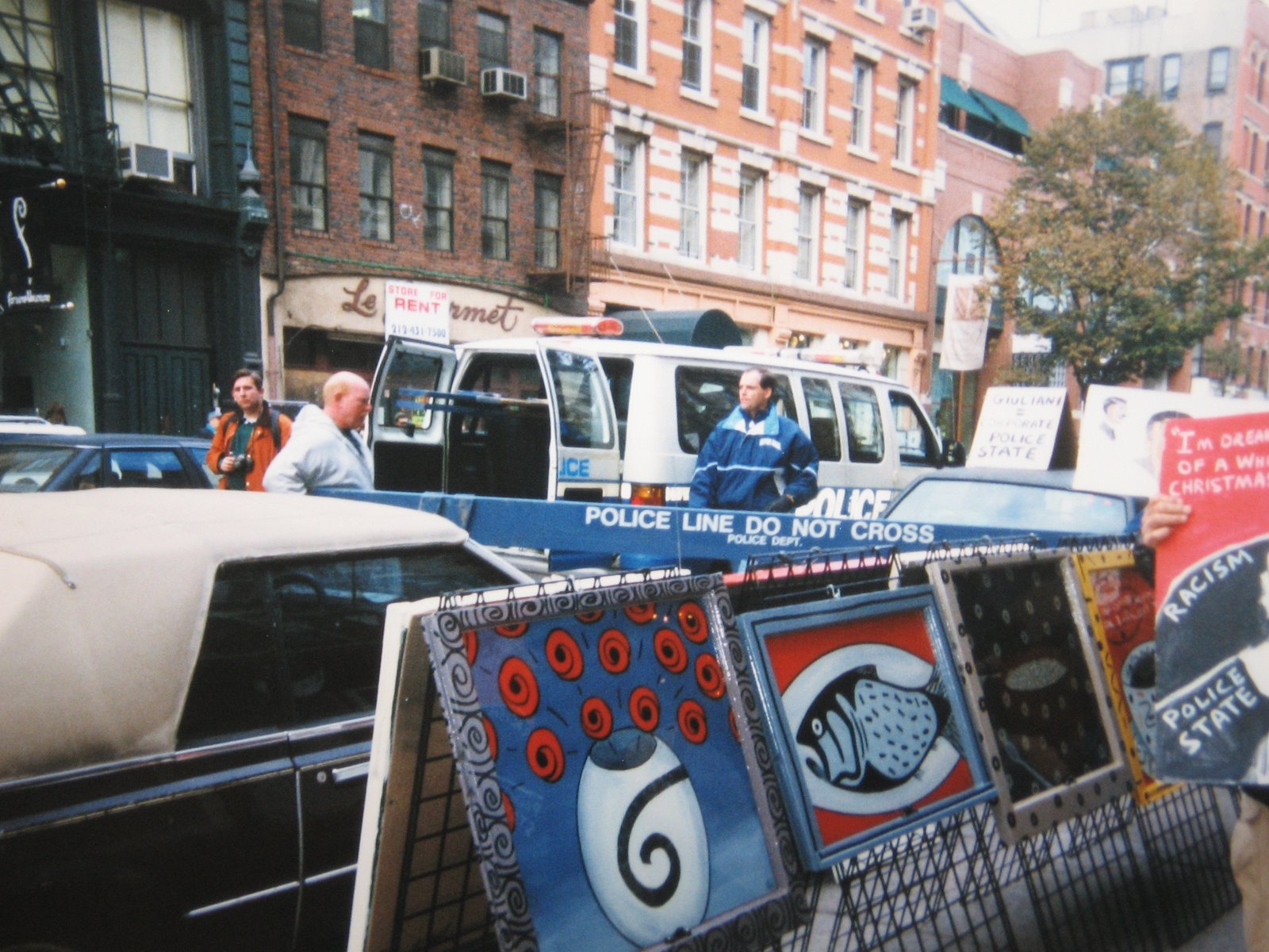 [Police+prepare+to+confiscate+Knut+Masco's+art.JPG]