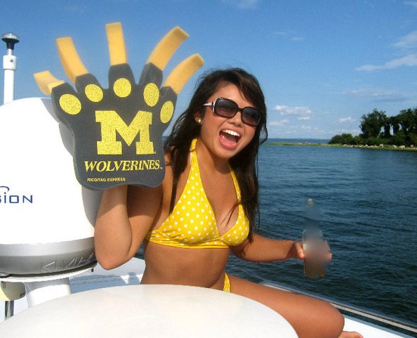 Foam+finger+on+boat.jpg