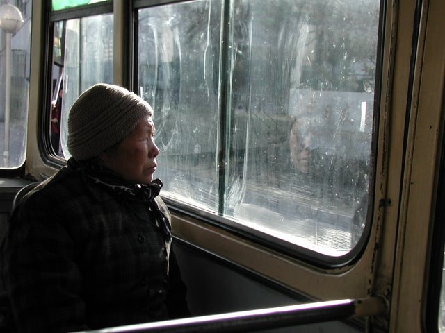 [old+woman+on+a+bus.jpg]