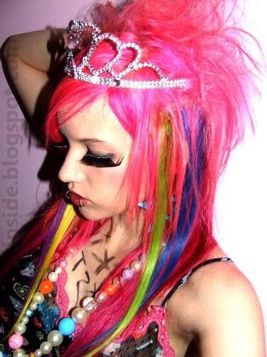 [emo-girl-pink-hairstyle.jpg]