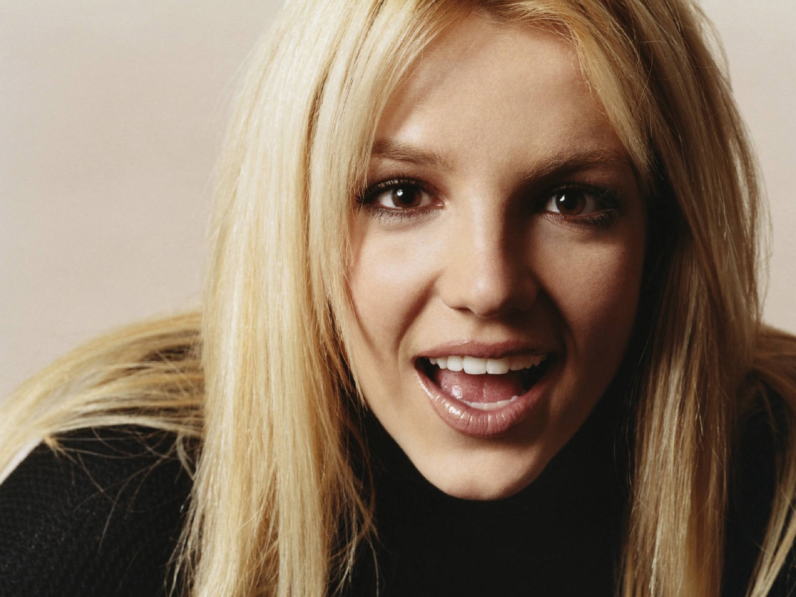 http://4.bp.blogspot.com/_02EMa1cs_XM/TIphNar6SfI/AAAAAAAAKmA/Cv41FlyD9j8/s1600/britney-spears-4-1600x1200.jpg