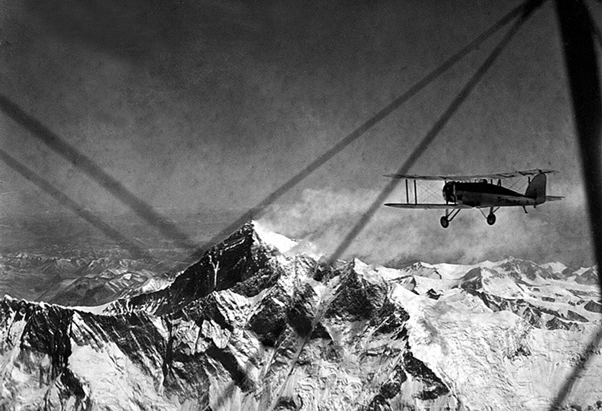 [First-Men-To-Fly-Over-Mount-Everest.jpg]