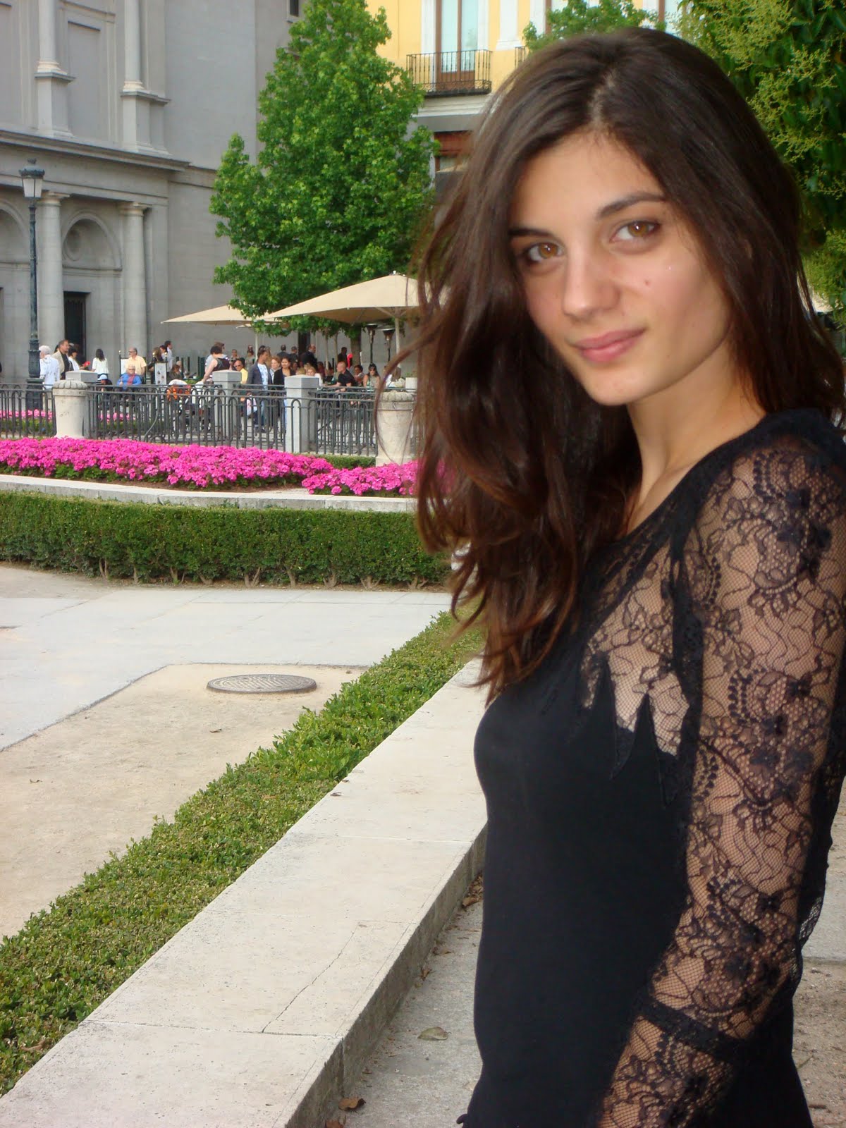 passport-glamour-black-lace