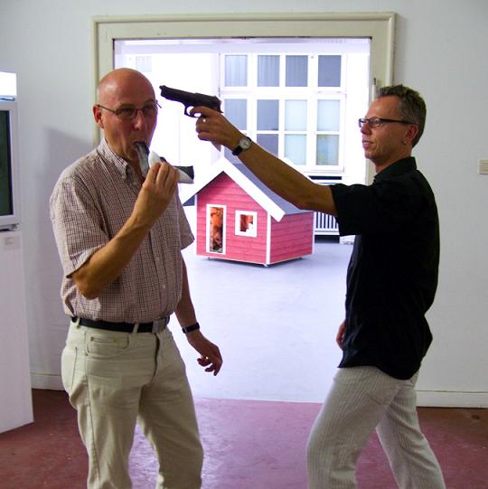 armas na boca freeze revisited revolver congelado gelo