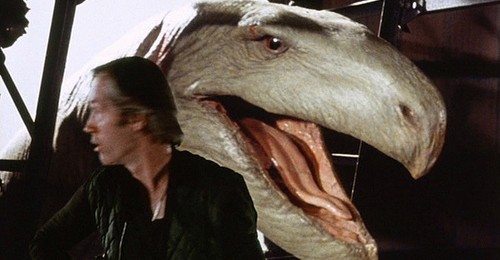 [Q-The-Winged-Serpent-David-Carradine-Close-Call-1.jpg]