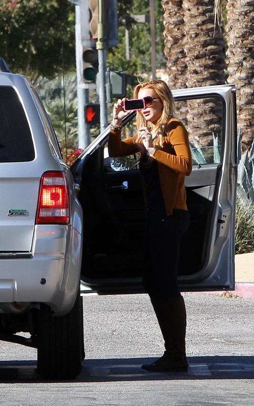 Sarjies Ganna: Lindsay Lohan out for her AA Meeting Pics