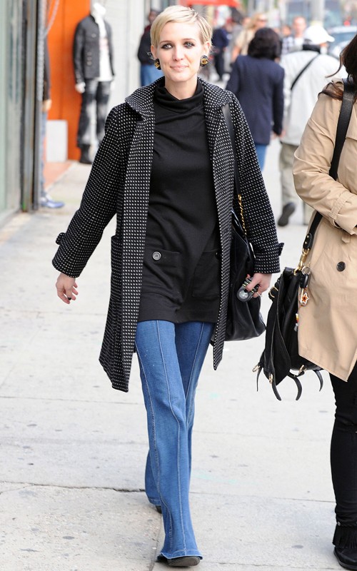 Shakira Blog: Ashlee Simpson shopping on Melrose Avenue
