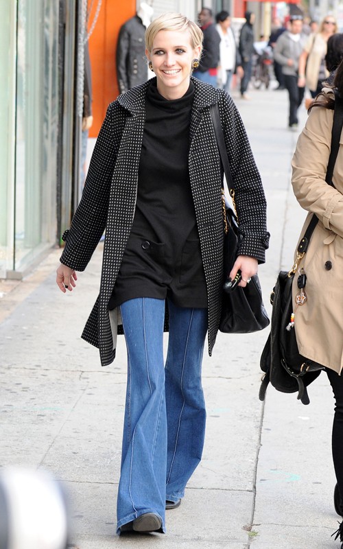 Shakira Blog: Ashlee Simpson shopping on Melrose Avenue