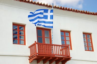 Ας τιμήσουμε τους Ηρωές μας με την ανάρτηση της Σημαία μας σε κάθε σπίτι. Αντίσταση στον αφελληνισμό της Ελλάδας.
