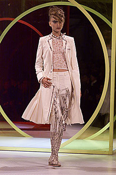[john+galliano+-+spring+2000+-+100019645.jpg]