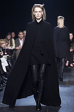 [ann+demeulemeester+-+fall+2001+-+100032812.jpg]