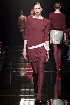 [alberta+ferretti+-+fall+2003+100097932.jpg]
