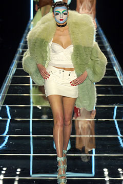 [christian+dior+-+fall+2003+100099412.jpg]