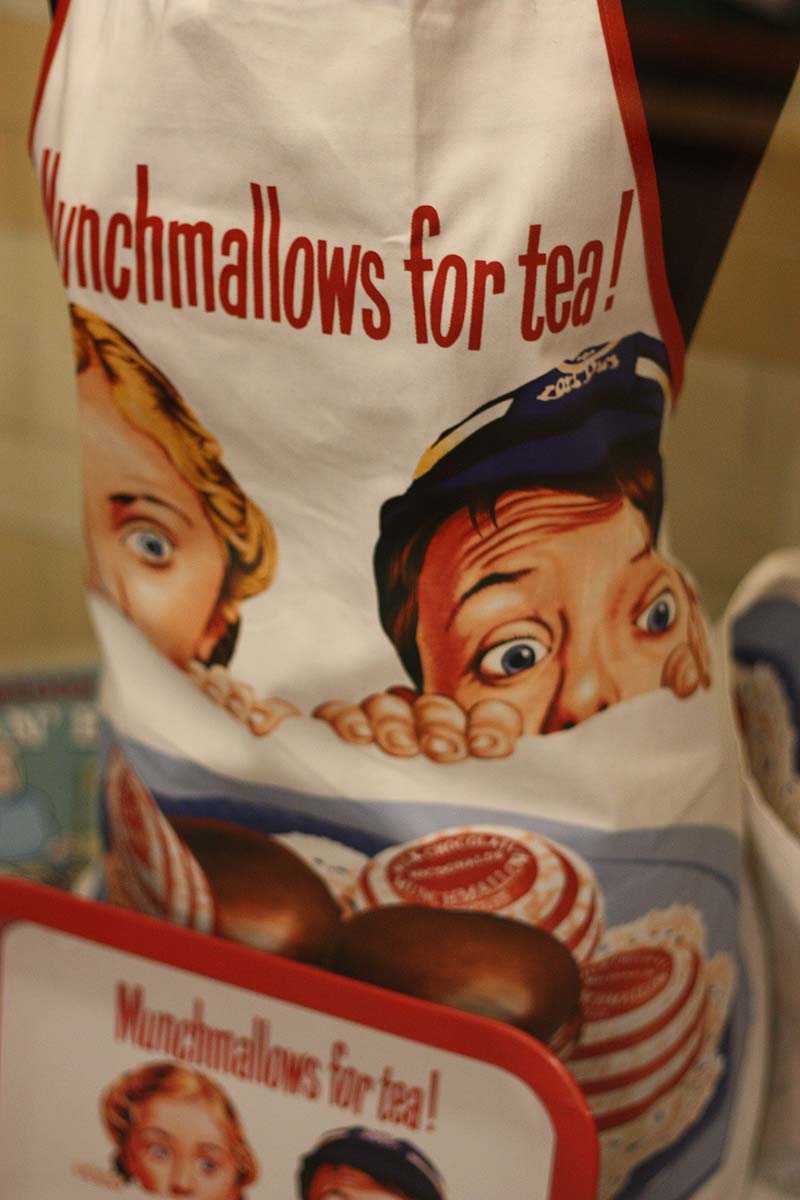 [munchmellows+for+tea.jpg]