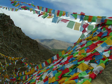 Tibet inside. Bandiere da preghiera nello Yarlung