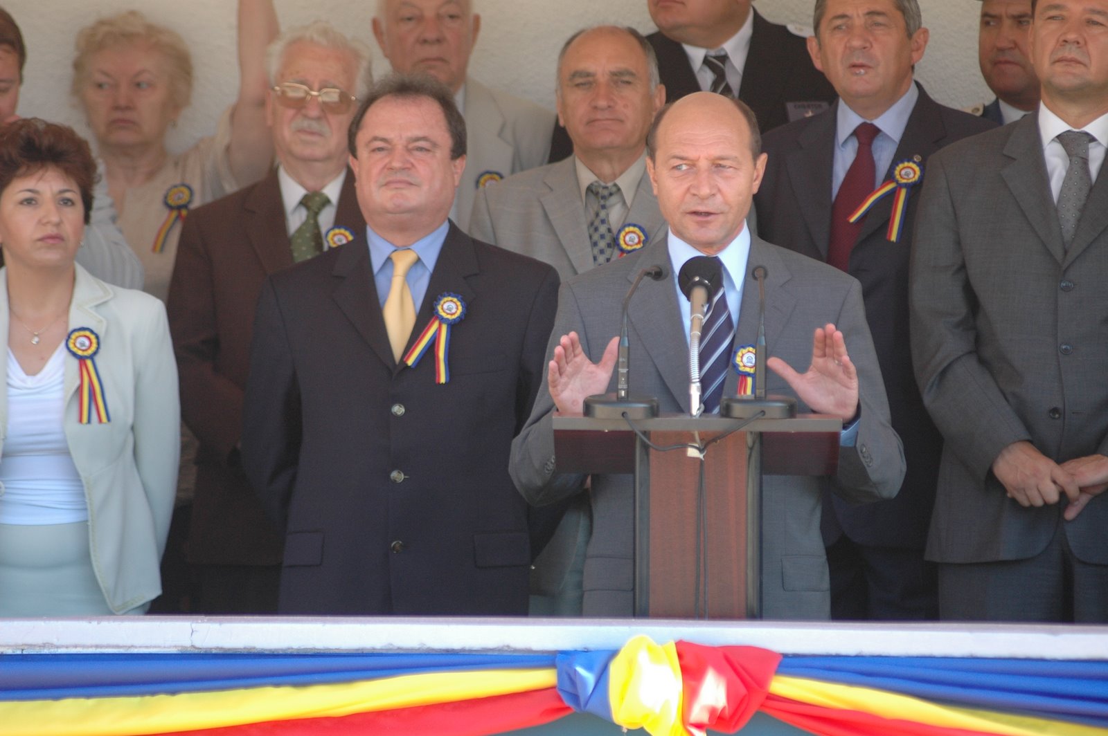[gen+vlad+basescu.jpg]