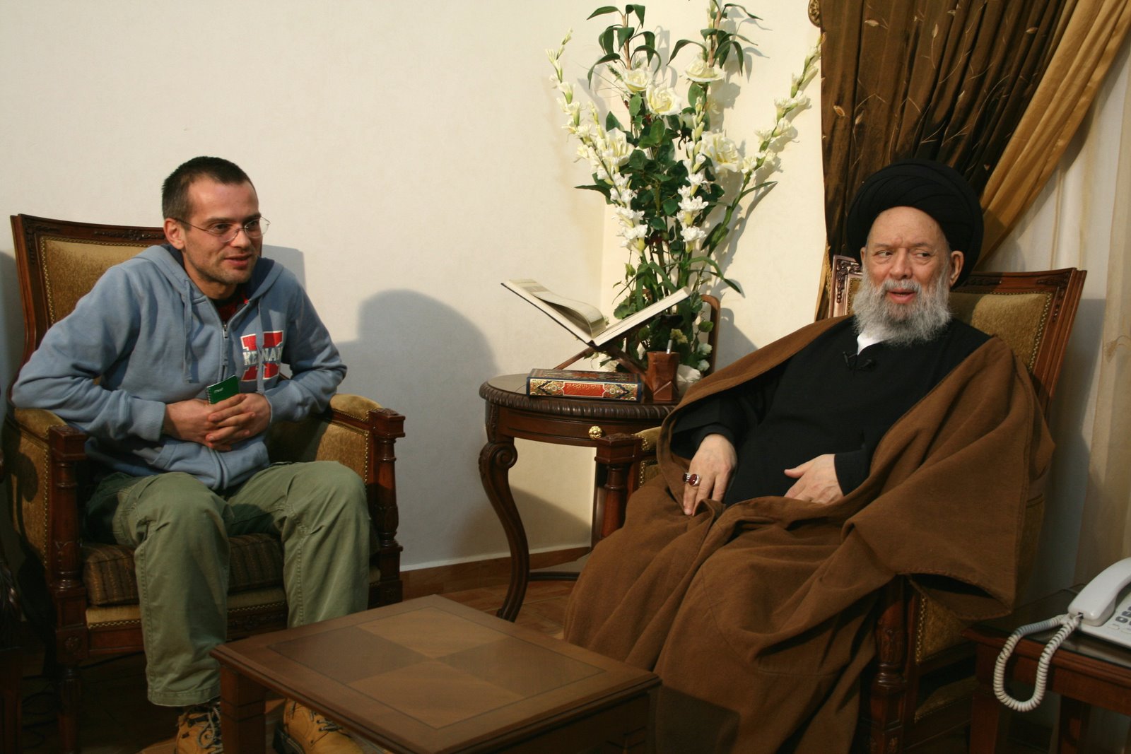 [adelin+petrisor+si+ayatollahul.JPG]