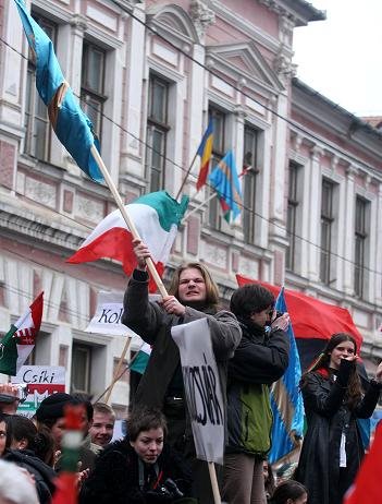 [unguri+proteste.jpg]