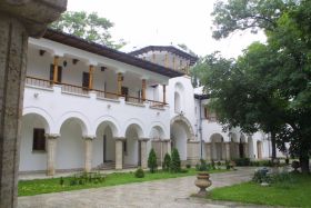 [Palatul+Cotroceni.jpg]